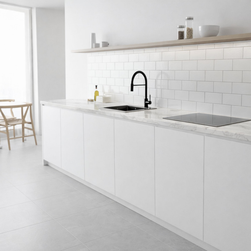 Cuisine avec plan de travail stratifié décor marbre gris