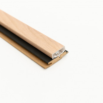 Profil tasseaux PVC LED décor Chêne clair sur fond Noir mat 2770 x 54 x 20 mm PEFC 70%