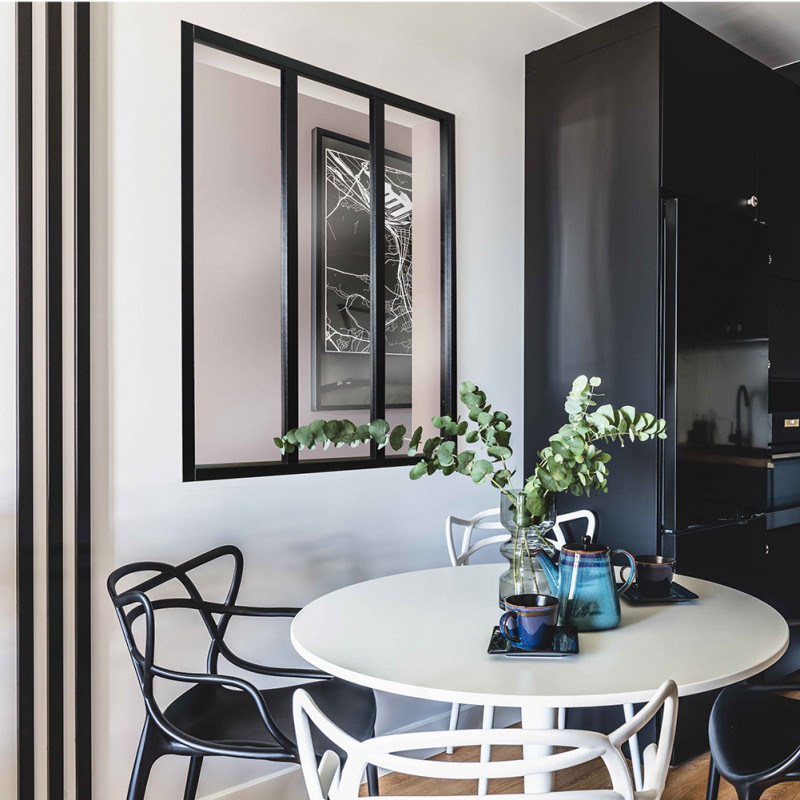 Verrière atelier 3 carreaux noire dans une salle à manger