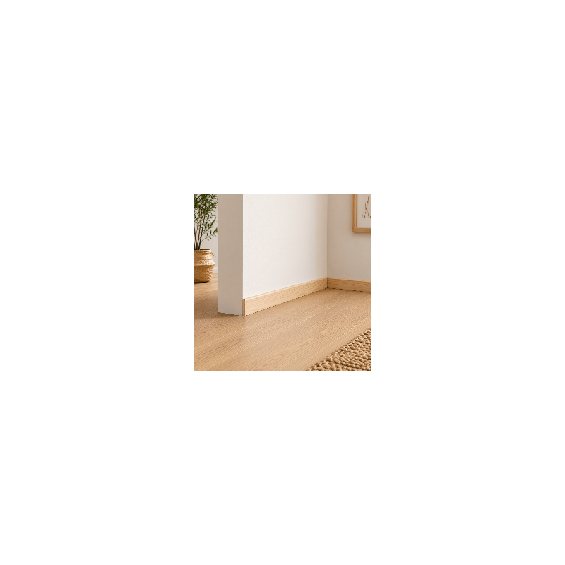 Plinthes ayous bord arrondi 67 × 9 mm posées dans une pièce
