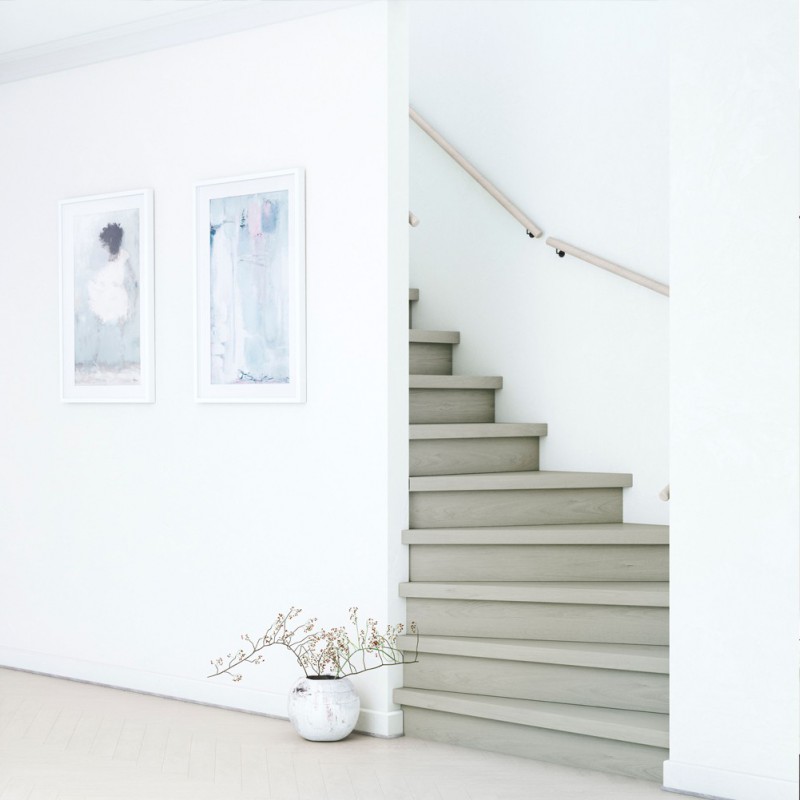 Marche rénovation d'escalier stratifié colorado 1300 x 380 x 56 mm : vue d’ensemble dans l’escalier