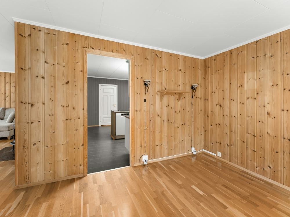 Pièce habillée de planches de sapin
