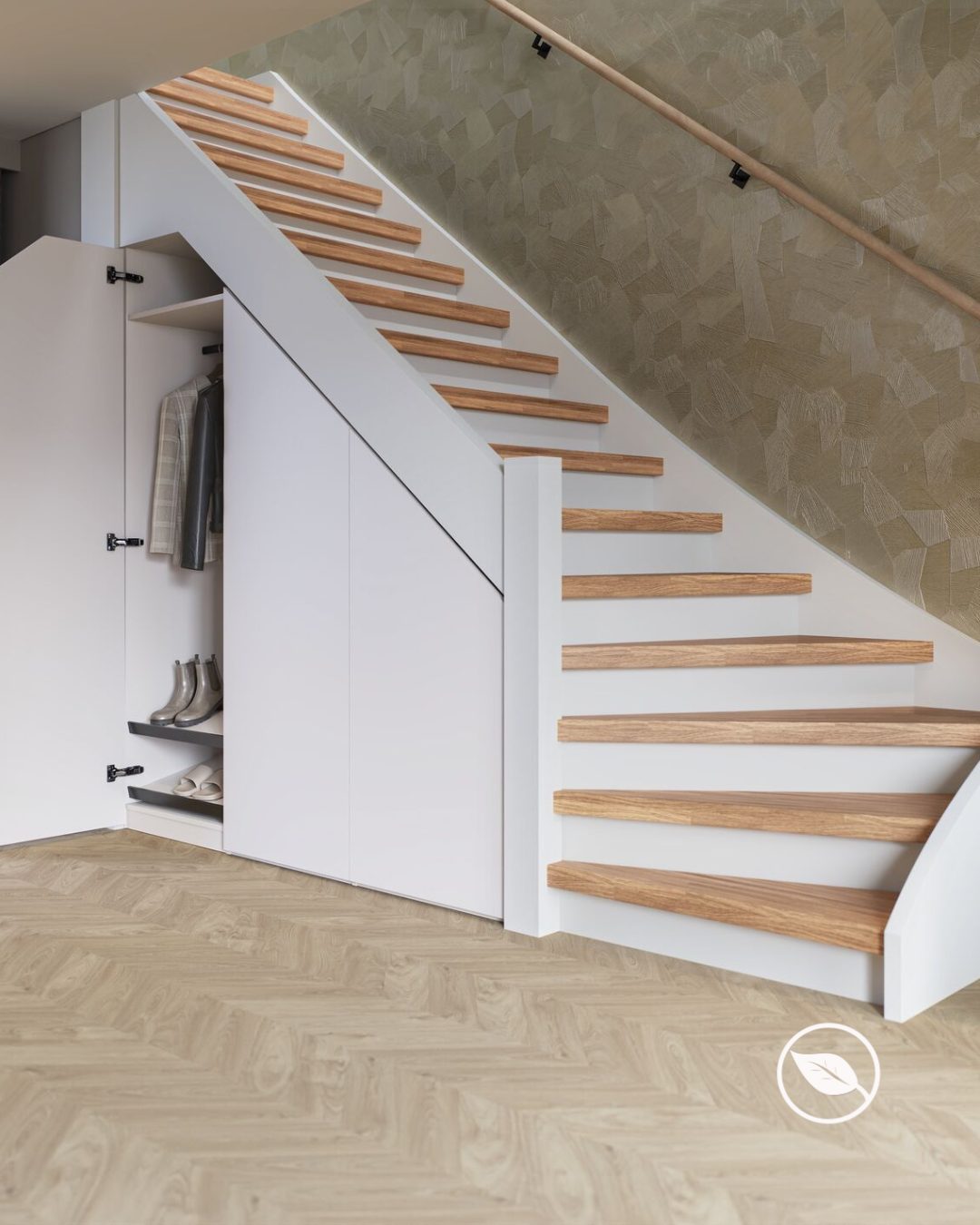 Escalier rénové avec habillage décor chêne noir et éclairage LED